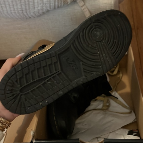 Patent Gold Jordan 1s - Picture 2 of 3